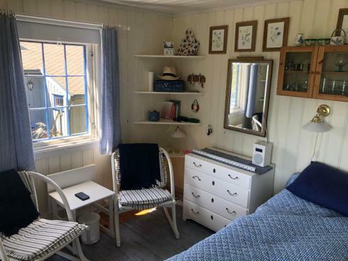 Idyllic Southern Cabin Near The Sea