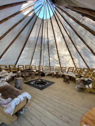 Lodge North Experience Basecamp