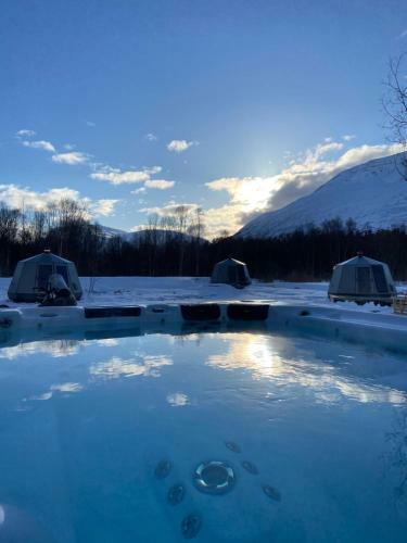 Lodge North Experience Basecamp