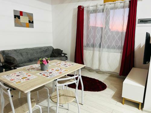 Reny's Studio Apartments