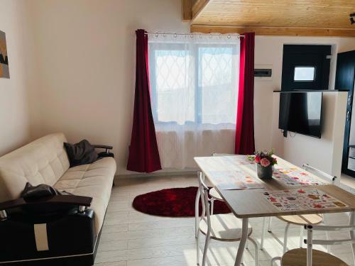 Reny's Studio Apartments
