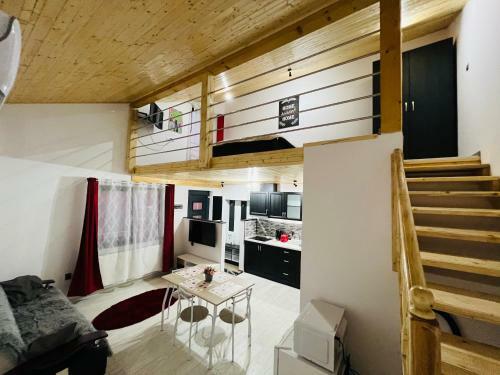 Reny's Studio Apartments