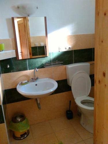 Chatky A Apartm�ny Pod Star�m Orechom - Camp