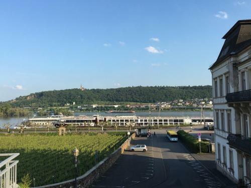 Apartamento Ferienwohnung ?die 3 Am Rhein?