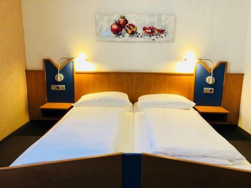 Hostal Pension Marktplatz R�sselsheim