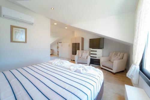 3 Bedroom Triplex Villa