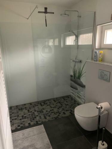 Modernes Haus Auf Gro�em Grundst�ck Im Gr�nen