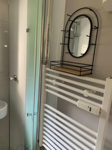 Modernes Haus Auf Gro�em Grundst�ck Im Gr�nen