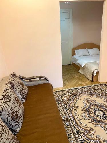 Apartment On Zaliznychna Street