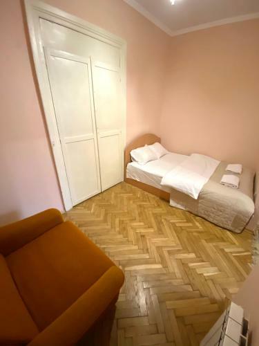 Apartment On Zaliznychna Street