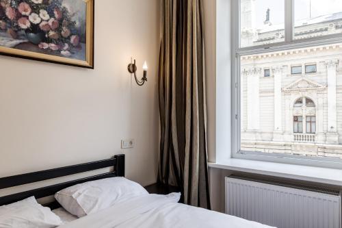 Opera House Apartment 2