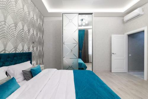 Rynok Square City Center Two Bedroom Apartment!