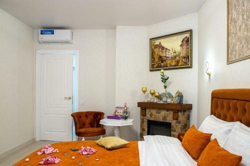 Rynok Square City Center Two Bedroom Apartment!