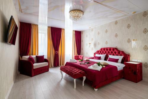 Rynok Square City Center Two Bedroom Apartment!