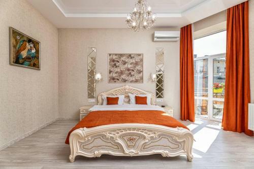 Rynok Square City Center Two Bedroom Apartment!