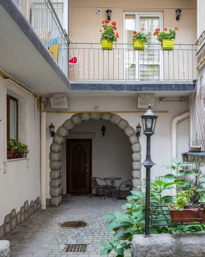 Rynok Square City Center Two Bedroom Apartment!