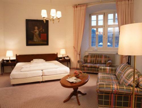 Hotel Und Restaurant Burg Schnellenberg