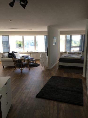 Apartment 6, Og 3
