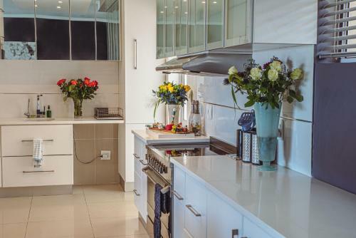 Exclusive Poolside Villa, Humewood