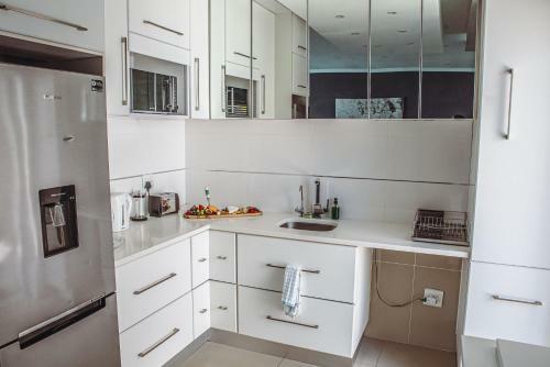 Exclusive Poolside Villa, Humewood