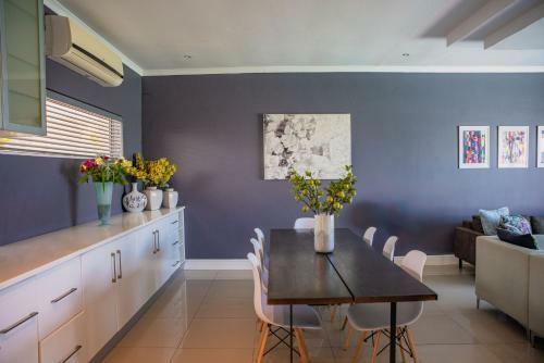 Exclusive Poolside Villa, Humewood