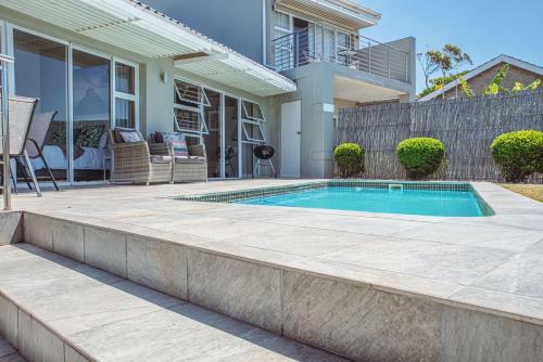 Exclusive Poolside Villa, Humewood