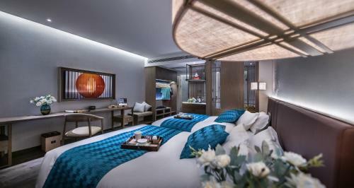 Liz Hotel