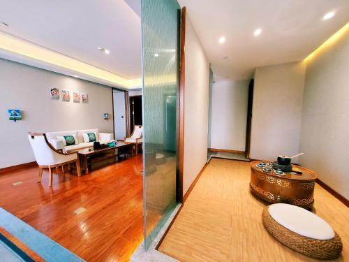 Ustay Luxury Hotel