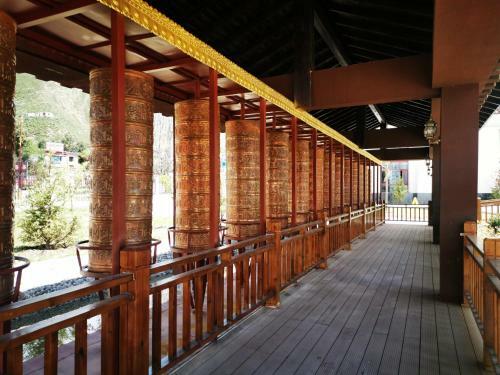 Ustay Luxury Hotel
