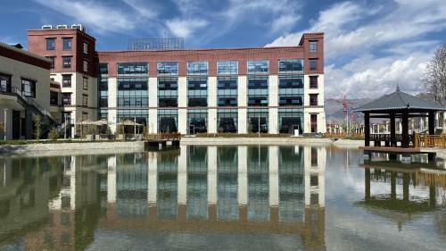 Ustay Luxury Hotel