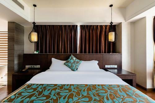 Floral Hotel Lingshui Lanshe Beach Seaview
