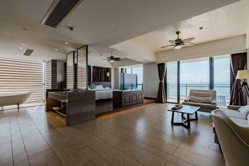 Floral Hotel Lingshui Lanshe Beach Seaview