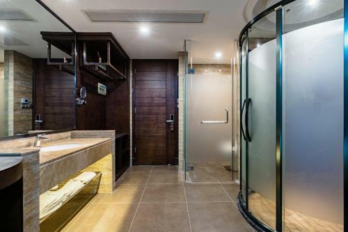 Floral Hotel Lingshui Lanshe Beach Seaview