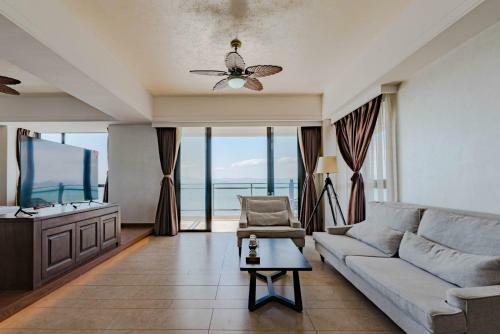 Floral Hotel Lingshui Lanshe Beach Seaview