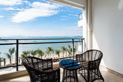 Floral Hotel Lingshui Lanshe Beach Seaview