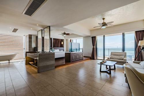 Floral Hotel Lingshui Lanshe Beach Seaview