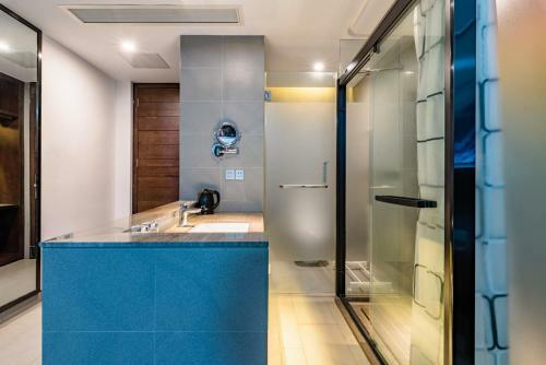 Floral Hotel Lingshui Lanshe Beach Seaview