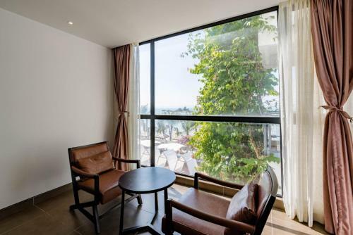 Floral Hotel Lingshui Lanshe Beach Seaview