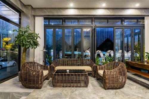 Floral Hotel Lingshui Lanshe Beach Seaview