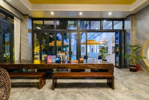 Floral Hotel Lingshui Lanshe Beach Seaview