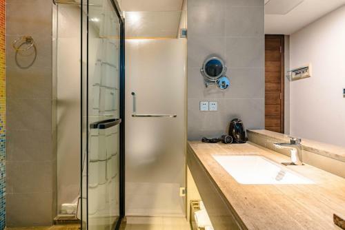 Floral Hotel Lingshui Lanshe Beach Seaview