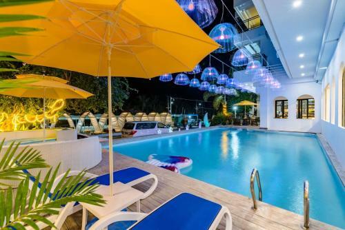 Floral Hotel Lingshui Lanshe Beach Seaview