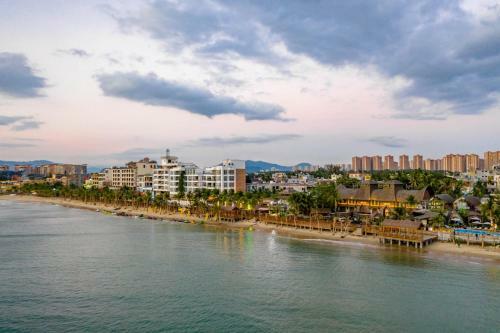 Floral Hotel Lingshui Lanshe Beach Seaview