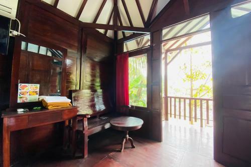 Hotel Rumah Kayu Pinggir Kali Redpartner