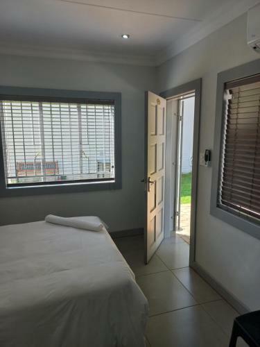 Hostal Triple9 Hatfield Guesthouse