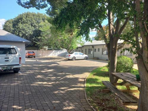 Hostal Triple9 Hatfield Guesthouse