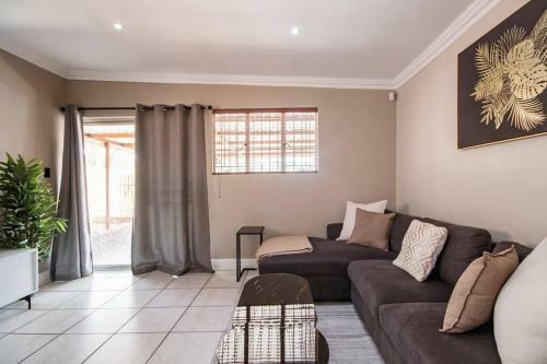 Beautiful And Modern Apartment Close To Menlyn