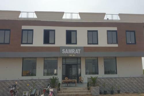 Oyo 86172 Samrat Hotel
