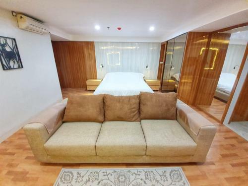 Louis Kienne Simpang 5 Wr Apartment Semarang Lt.7