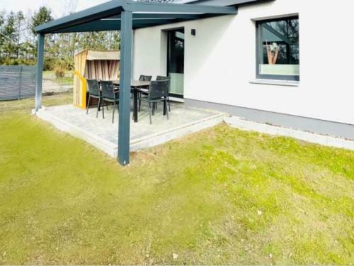 Snug Apartment In Zierow With Garden